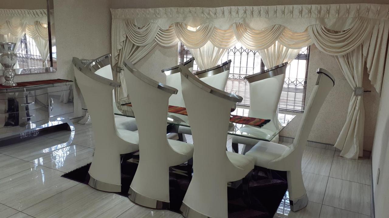 Angelocean Guest House Witbank Extérieur photo