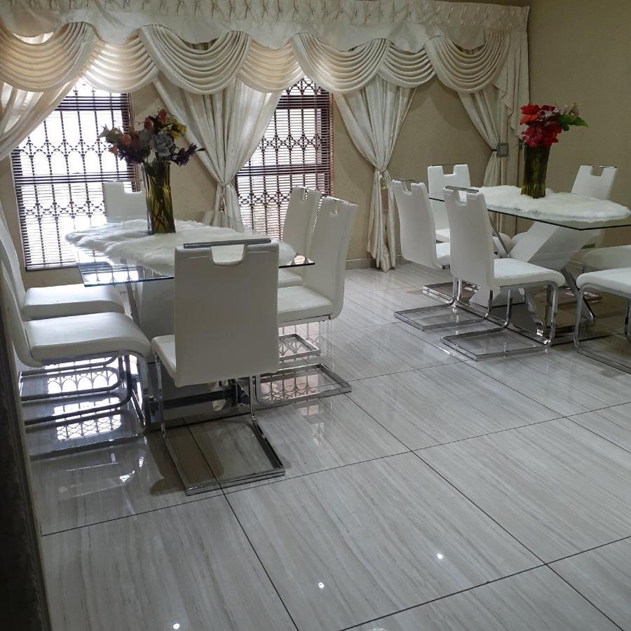Angelocean Guest House Witbank Extérieur photo
