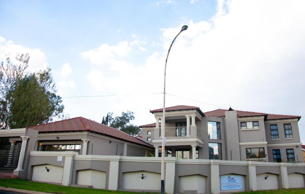 Angelocean Guest House Witbank Extérieur photo