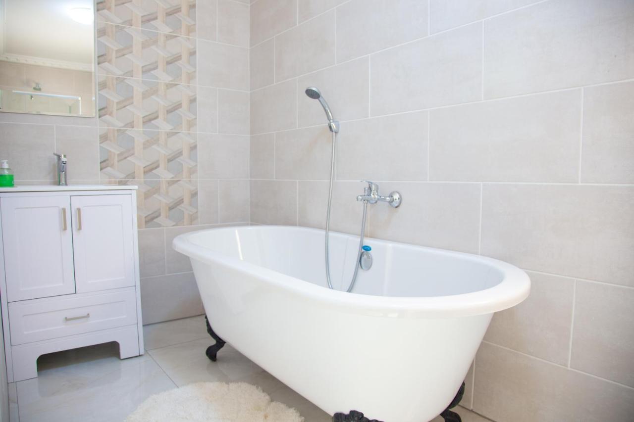 Angelocean Guest House Witbank Extérieur photo