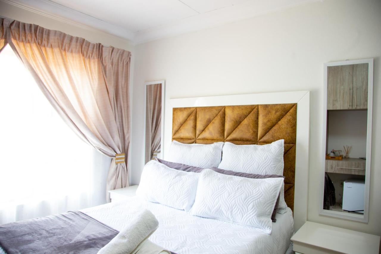 Angelocean Guest House Witbank Extérieur photo