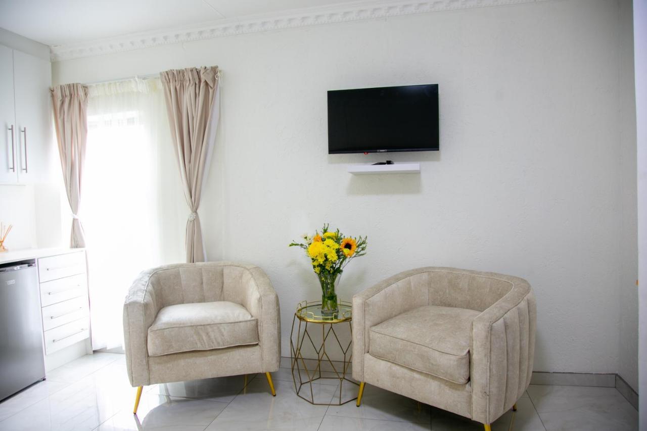 Angelocean Guest House Witbank Extérieur photo